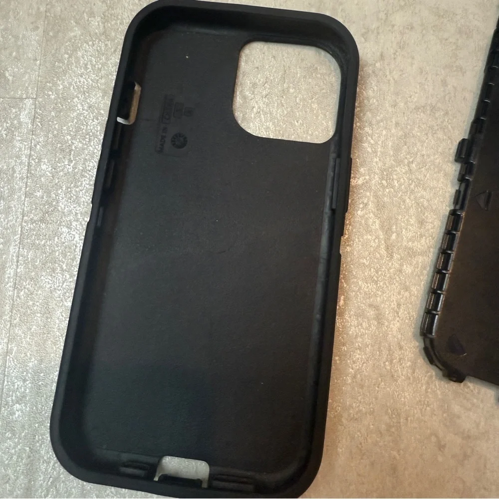 OtterBox Drop + iPhone 15 Black Rugged Phone Case for Maximum Protection